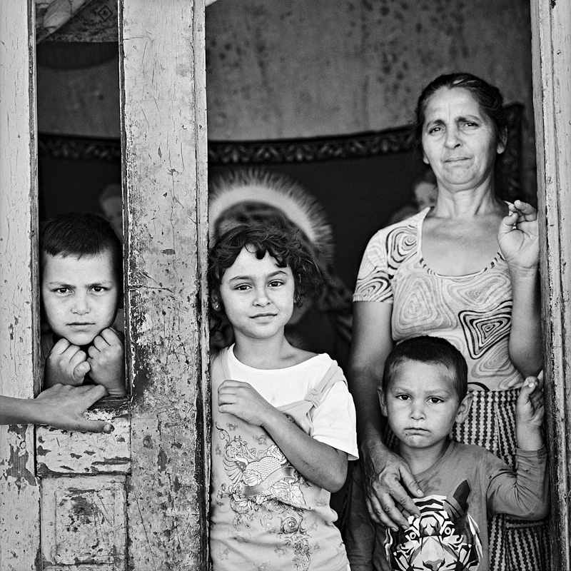 © Christine Turnauer – Roma family, Santa Georgia, Transylvania, Romania, 2016
