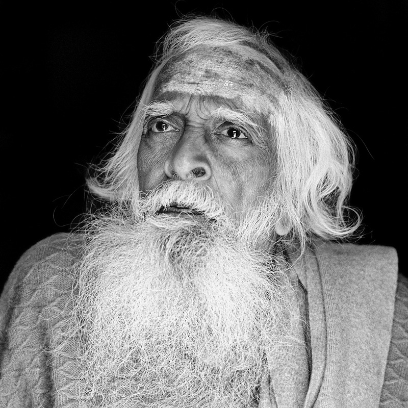 © Christine Turnauer – Swami Shantananda, Vashistha Guha cave, Rishikesh, India, 2011, Coal pigment print