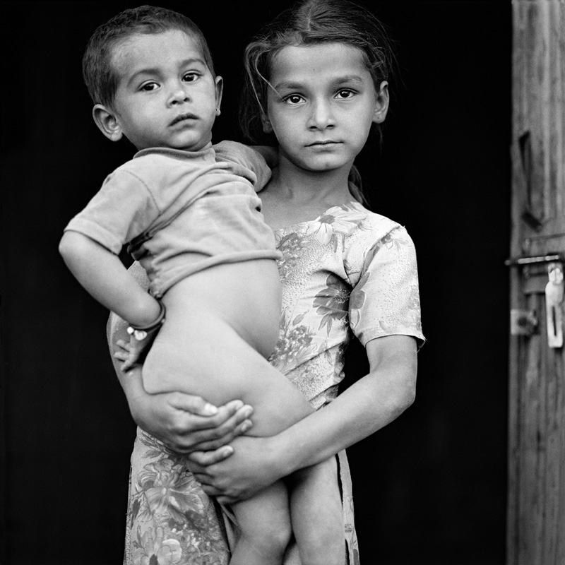 © Christine Turnauer – Young girl with her brother, Rajasthan, India, 2015