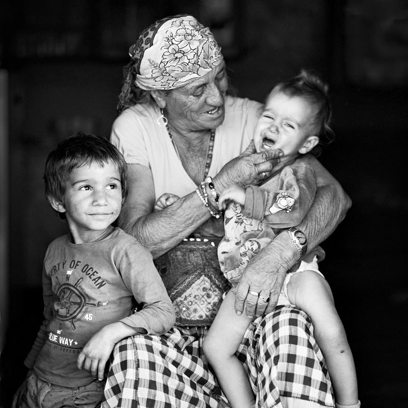 © Christine Turnauer – Zage and her grand children, Konik, Montenegro, 2016